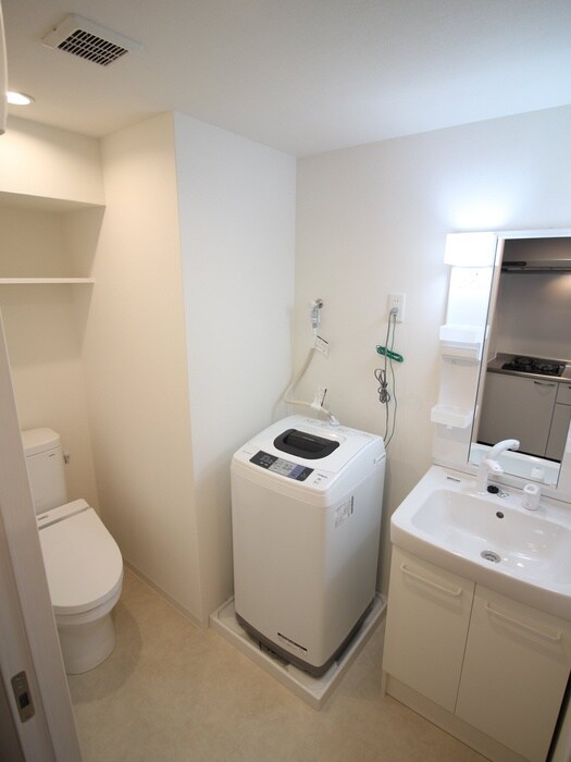 物件内観写真10　(洗濯機置場)