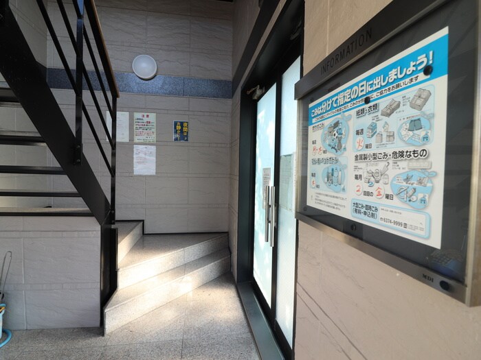 物件外観写真5　(エントランス部分)