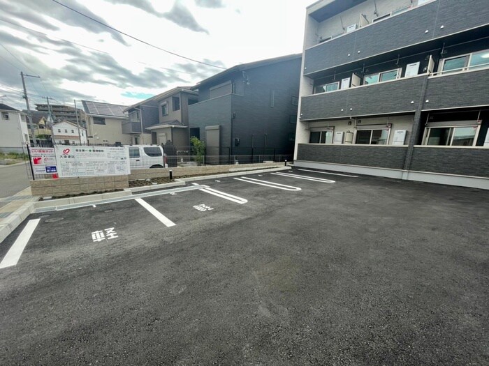 物件外観写真5　(駐車場)