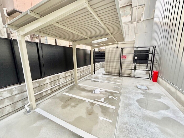 物件外観写真5　(バイク置き場)