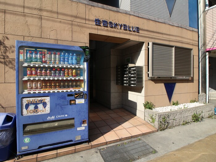 物件外観写真2　(エントランス部分)