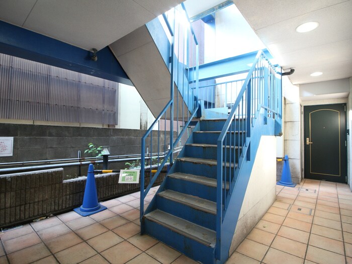 物件外観写真5　(エントランス部分)