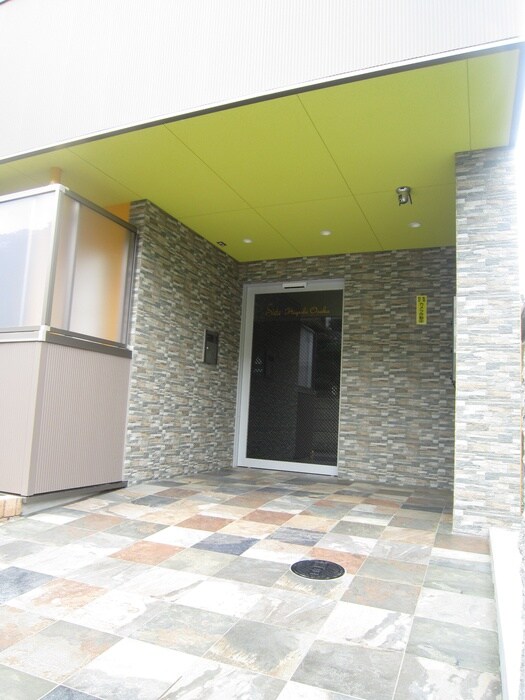 物件外観写真2　(エントランス部分)