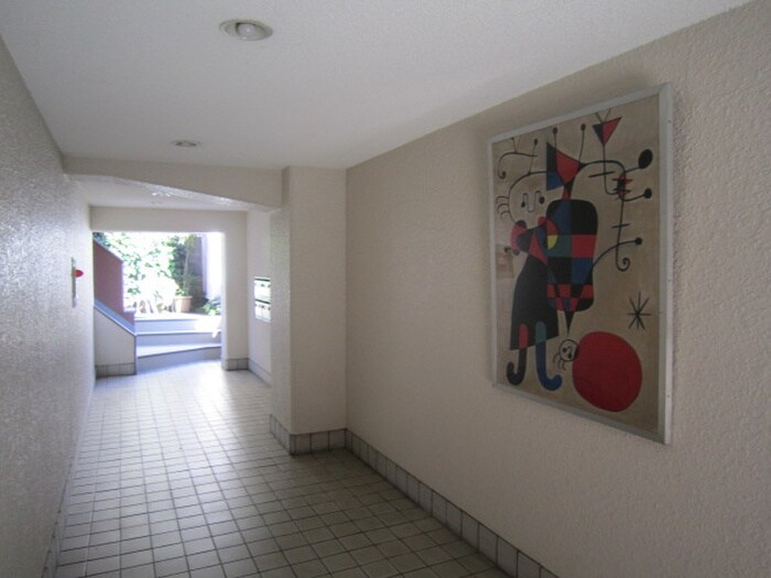 物件外観写真6　(エントランス部分)