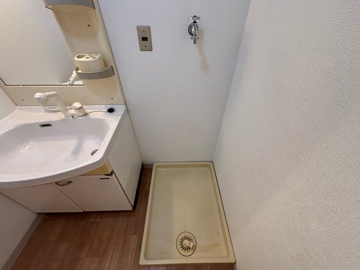 物件内観写真14　(洗濯機置場)