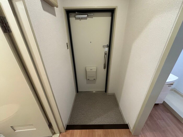 物件内観写真18　(玄関)