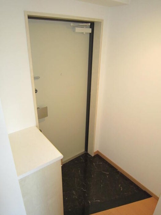 物件内観写真6　(玄関)
