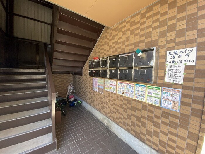 物件外観写真6　(エントランス部分)