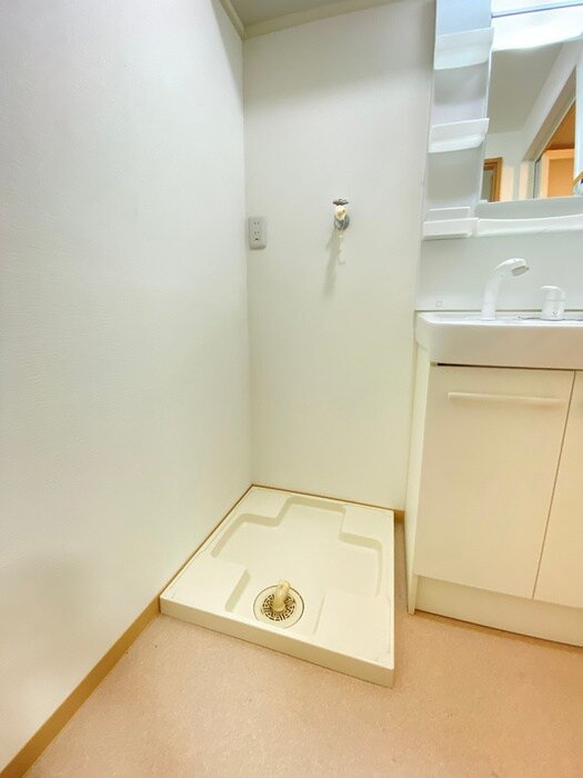 物件内観写真12　(洗濯機置場)