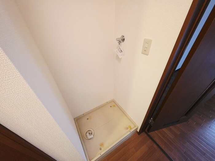 物件内観写真12　(洗濯機置場)