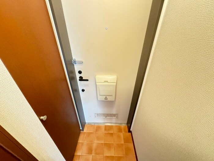物件内観写真17　(玄関)