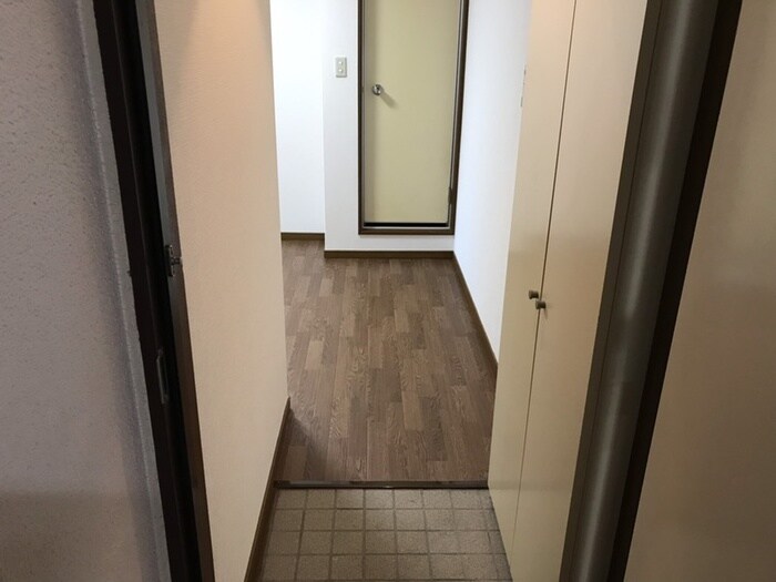 物件内観写真9　(玄関)