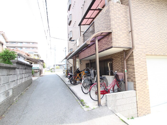 物件外観写真5　(駐輪場)