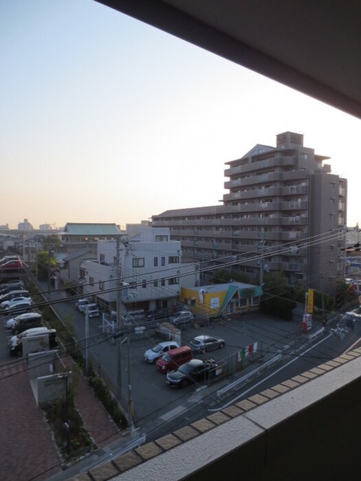 物件内観写真16　(室内からの展望)