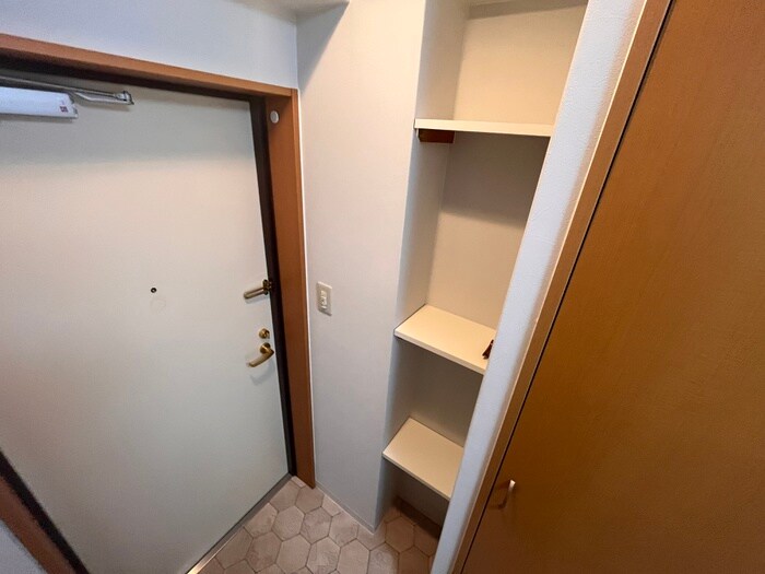 物件内観写真8　(靴箱)