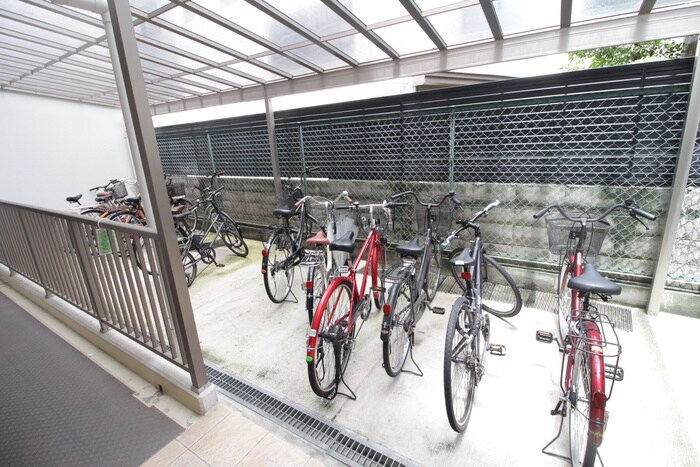 物件外観写真4　(駐輪場)