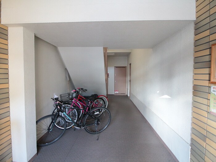 物件外観写真6　(駐輪場)