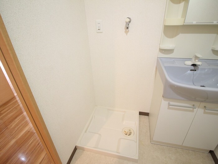 物件内観写真16　(洗濯機置場)