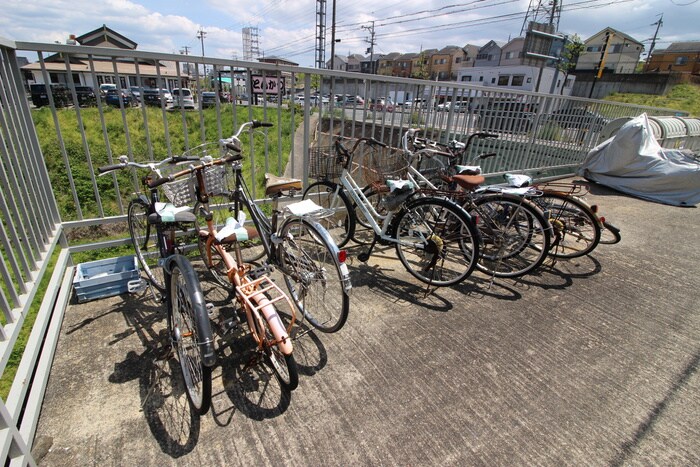 物件外観写真2　(駐輪場)