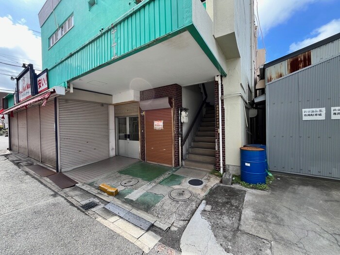 物件外観写真2　(エントランス部分)