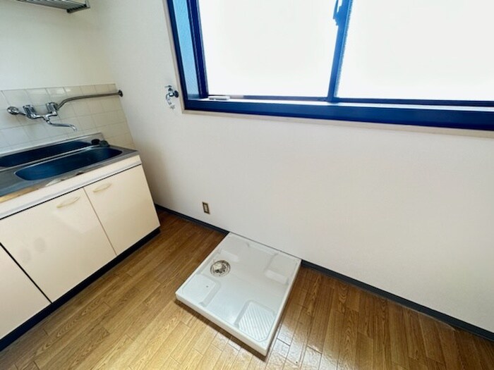 物件内観写真16　(洗濯機置場)