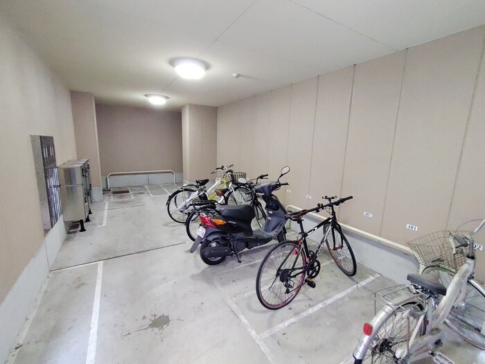 物件外観写真4　(駐輪場)
