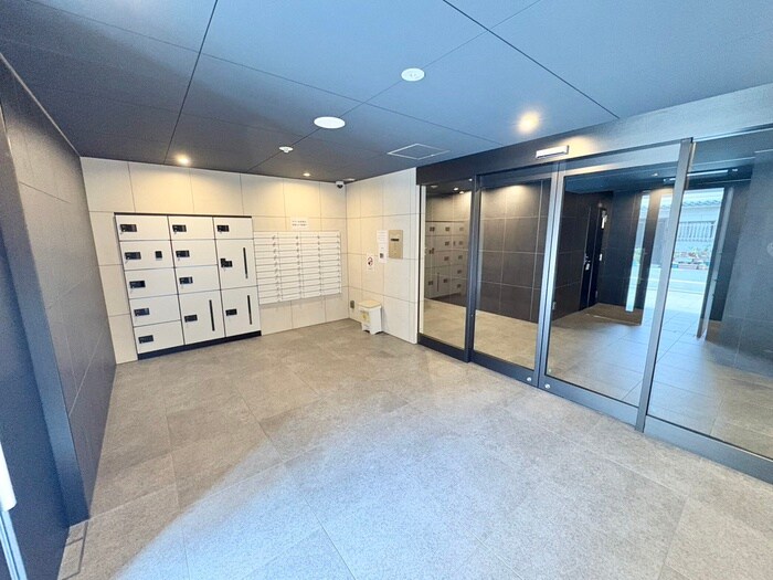 物件外観写真3　(エントランス部分)