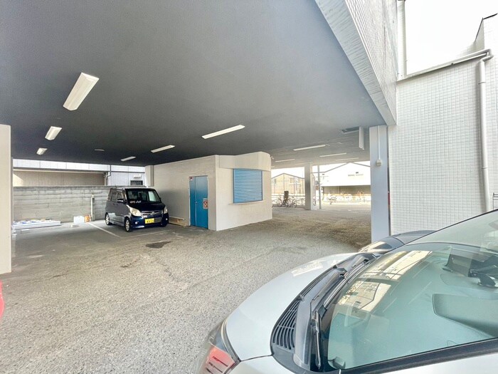 物件外観写真4　(駐車場)