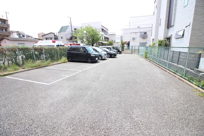 物件外観写真6　(駐車場)