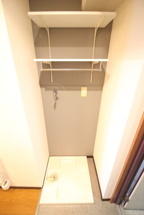 物件内観写真11　(洗濯機置場)