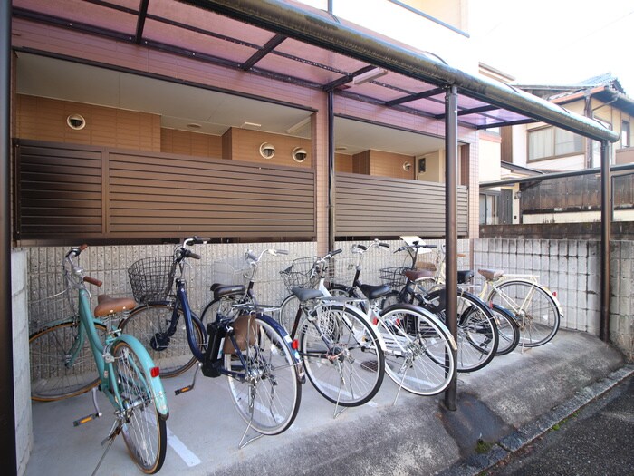 物件外観写真3　(駐輪場)