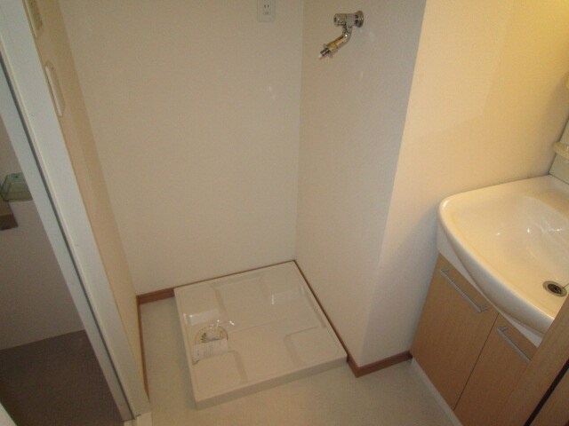 物件内観写真11　(洗濯機置場)