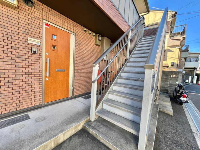 物件外観写真4　(エントランス部分)