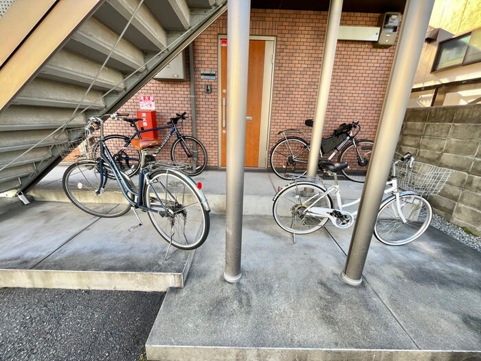 物件外観写真5　(駐輪場)