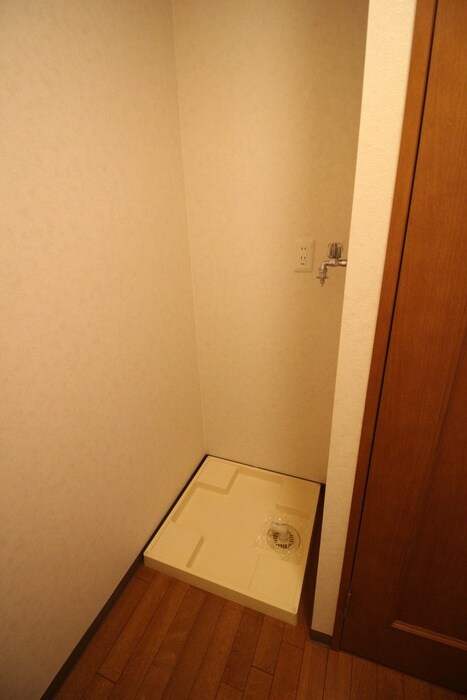 物件内観写真10　(洗濯機置場)