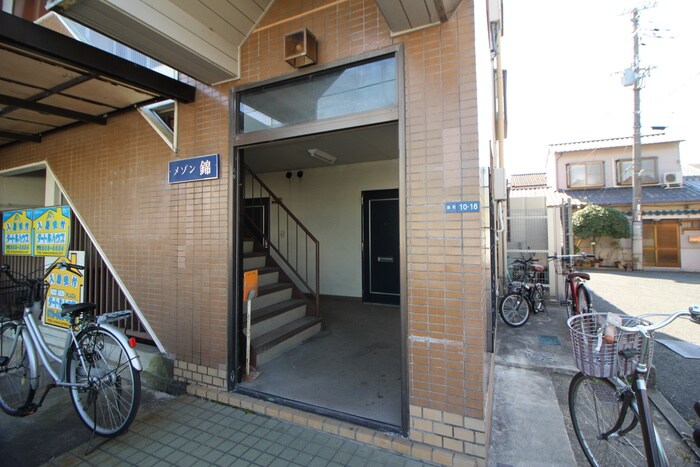 物件外観写真3　(エントランス部分)