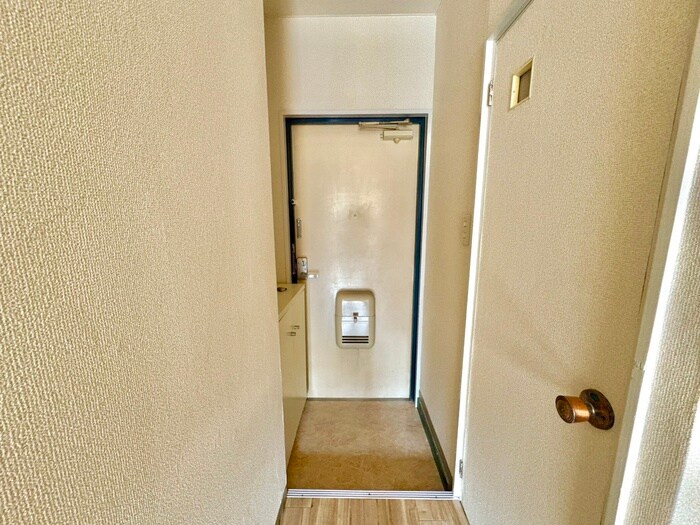 物件内観写真16　(玄関)