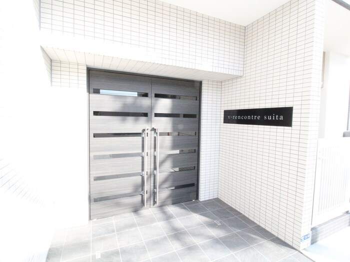 物件外観写真3　(エントランス部分)