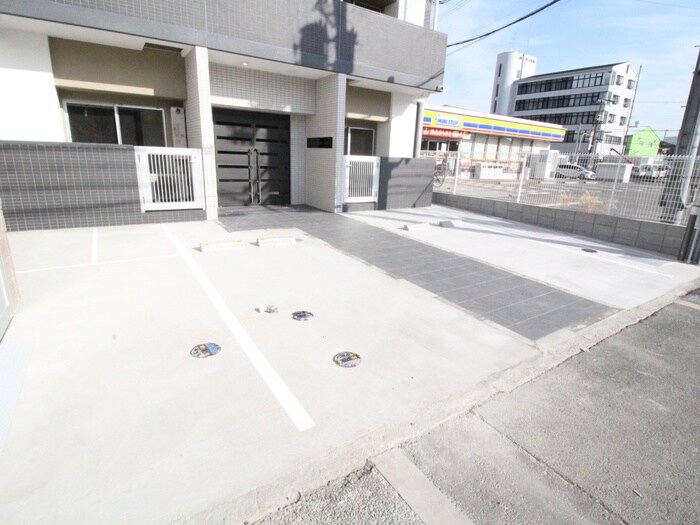 物件外観写真4　(駐車場)