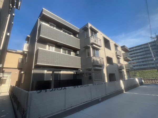 建築中