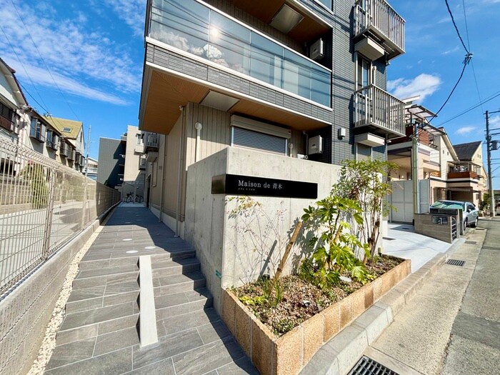 物件外観写真6　(エントランス部分)