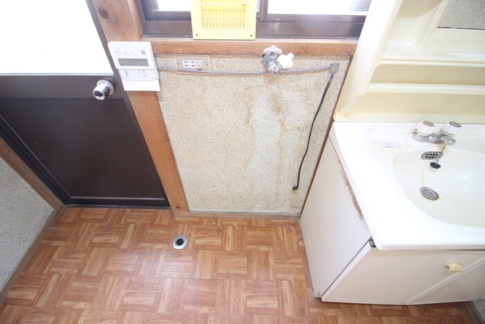 物件内観写真14　(洗濯機置場)