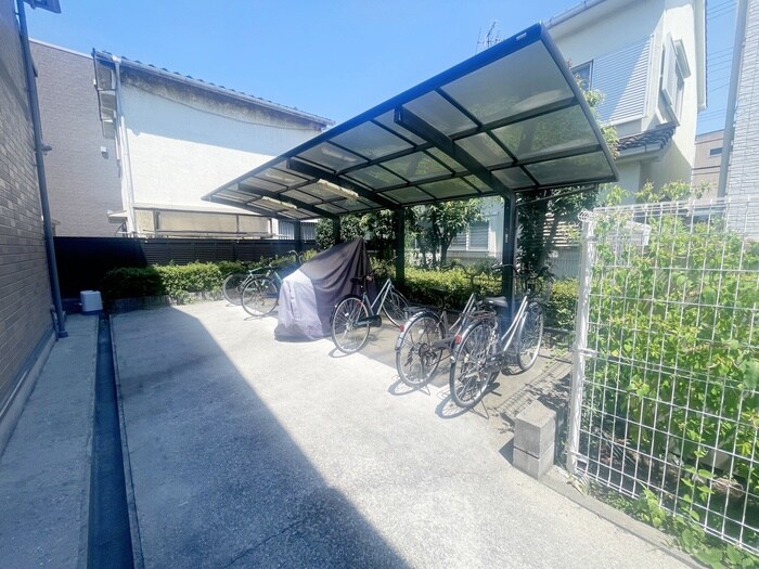 物件外観写真3　(駐輪場)