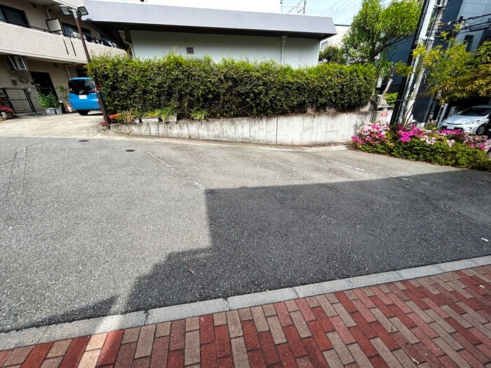物件外観写真5　(駐車場)