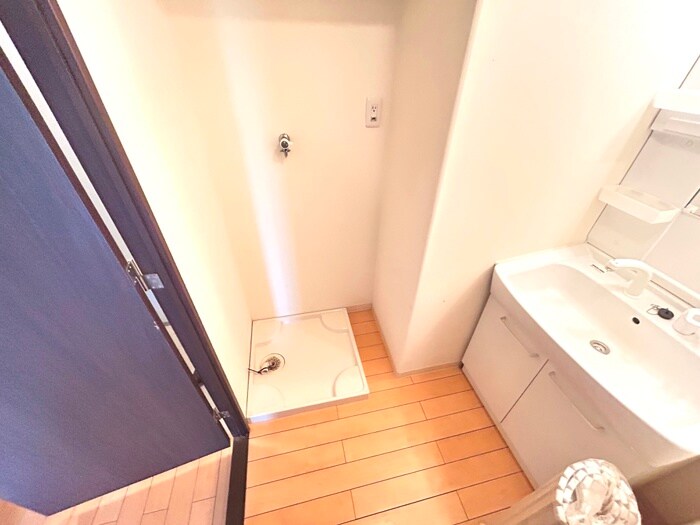 物件内観写真16　(洗濯機置場)