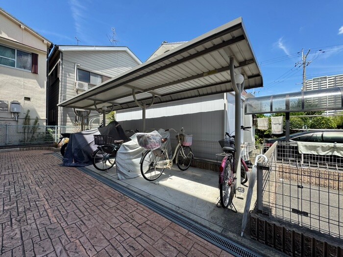 物件外観写真3　(駐輪場)