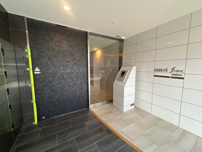 物件外観写真2　(エントランス部分)