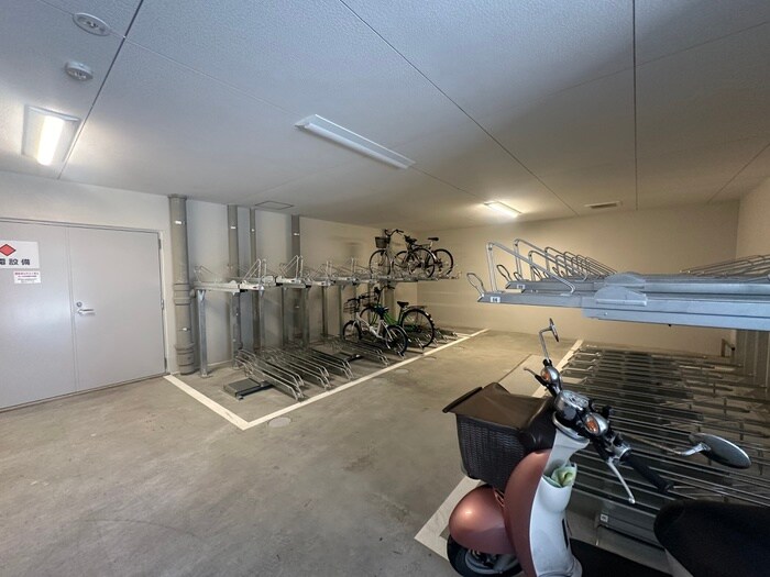 物件外観写真5　(駐輪場)