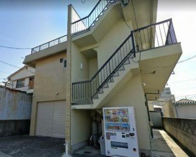 物件外観写真2　(エントランス部分)