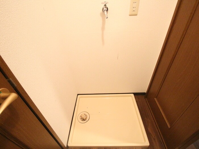 物件内観写真11　(洗濯機置場)